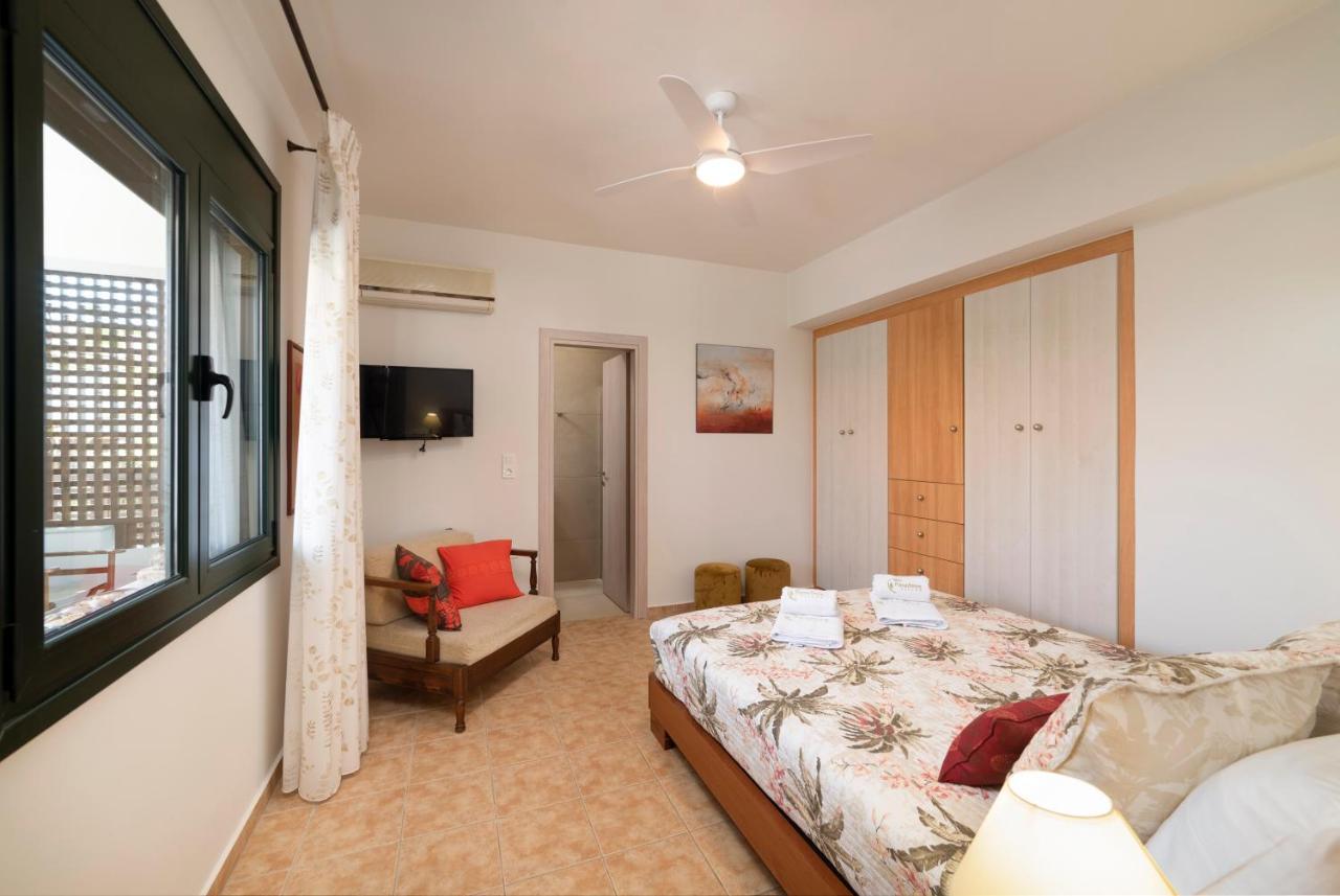 Paradisos Luxury Villas Next To Beach Koutsourás Екстериор снимка